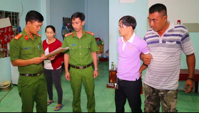 Bắt giam trung tá công an 'rởm' lừa tình, tiền nhiều cô gái ở Bình Phước 