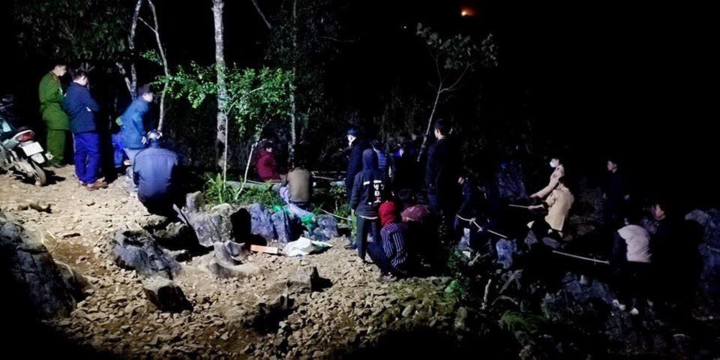 Tìm kiếm nam thanh niên rơi xuống hố sâu 250m, phát hiện thêm xác phụ nữ