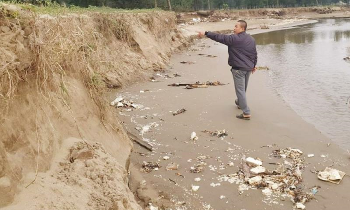 Biển 'ngoạm' làng, dân Hà Tĩnh thấp thỏm lo mất nhà mùa bão đến