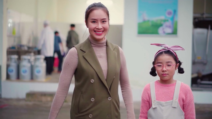 Mẹ con Hồng Diễm khám phá 'Đại bản doanh' của Cô Gái Hà Lan