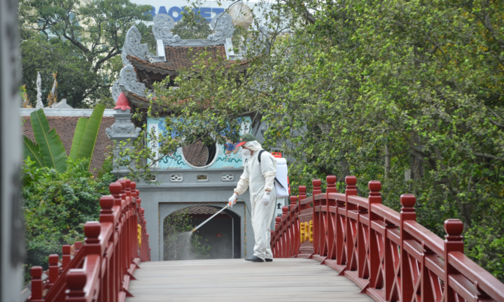 Video: Nhiều di tích ở Hà Nội tạm đóng cửa, phun khử khuẩn chống Covid-19