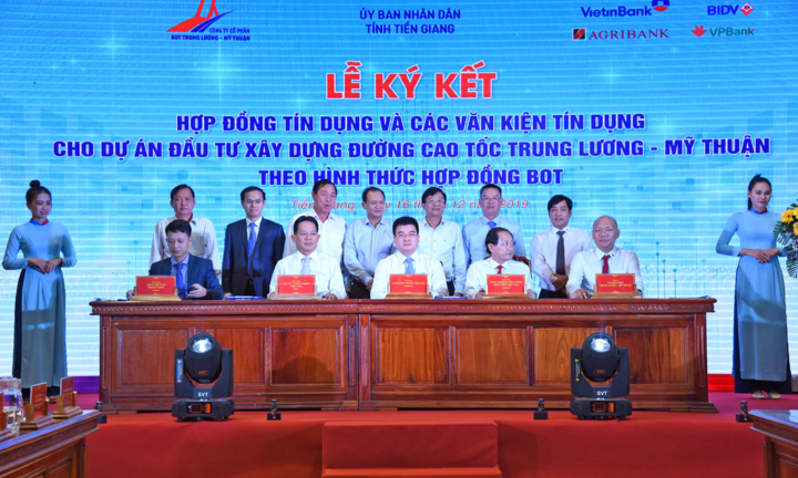 VietinBank giải ngân món vay đầu tiên vốn tín dụng dự án Trung Lương - Mỹ Thuận