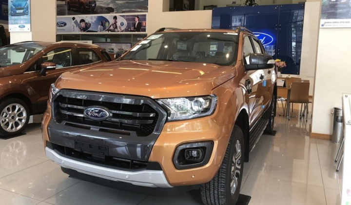 Động cơ xe bị rò rỉ dầu: Khách đòi Ford Việt Nam bồi thường