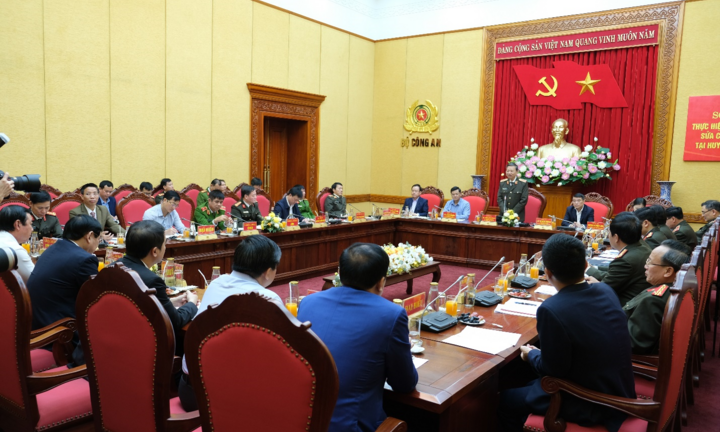 Vietcombank hỗ trợ 10 tỷ đồng xây dựng và sửa chữa nhà cho hộ nghèo