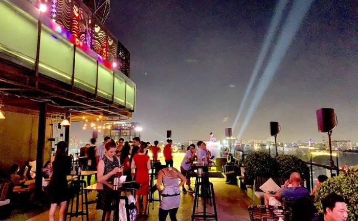 TP.HCM: Quận 1 yêu cầu đóng cửa những nơi đông người từ đêm nay