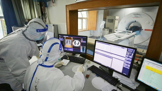 Bên trong phòng chụp CT cho bệnh nhân Covid-19 ở Vũ Hán