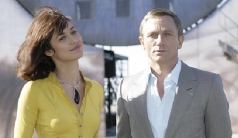 Bond Girl nhiễm virus corona 