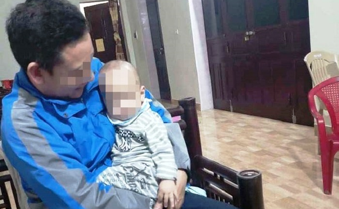 Bé trai bị bỏ rơi dưới tượng Quan Âm kèm thư tay nhờ nhà chùa nuôi giúp