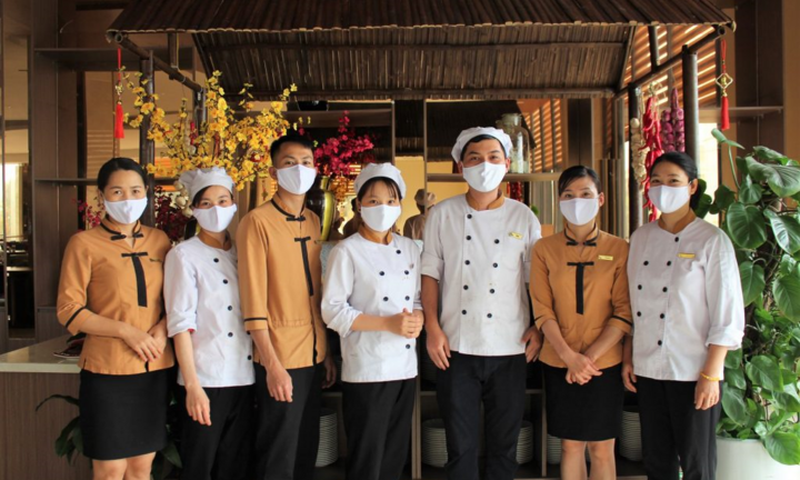 Mường Thanh Grand Tuyên Quang sản xuất khẩu trang cung cấp cho nhân viên