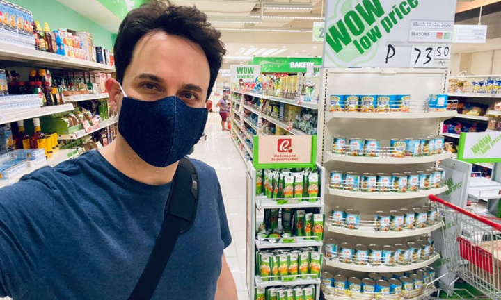 Từng coi thường đeo khẩu trang, nhạc trưởng Pháp 'ngả mũ' thán phục Việt Nam