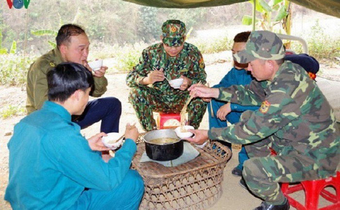 Dịch Covid-19: Đừng để tuyến đầu mãi 'nhường cơm sẻ áo'