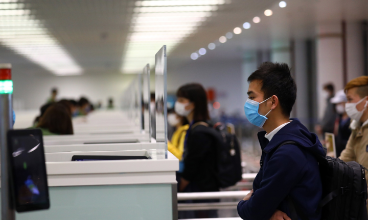 Bộ Y tế tìm hành khách trên 21 chuyến bay có người mắc Covid-19