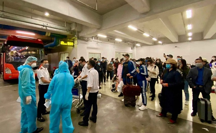 Gần 2.400 người từ vùng dịch về Sân bay Nội Bài hôm nay