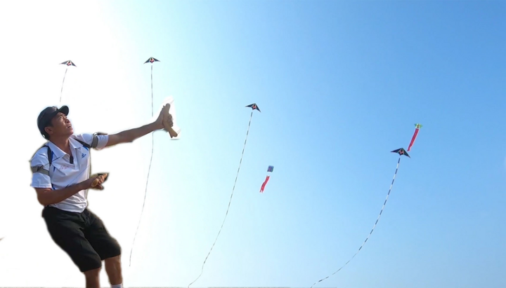 Video: Tận mắt xem người đàn ông điều khiển điêu luyện 4 con diều cùng lúc