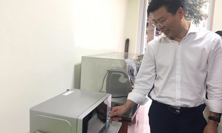 Có thể tiệt trùng khẩu trang y tế đã qua sử dụng bằng lò vi sóng?