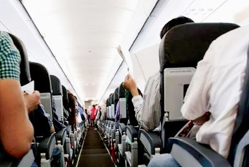 Để không bị ốm, khi đi máy bay cần lưu ý những gì?