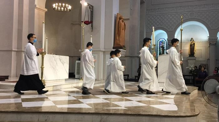 Các tôn giáo ở Việt Nam hành lễ trực tuyến chống Covid-19