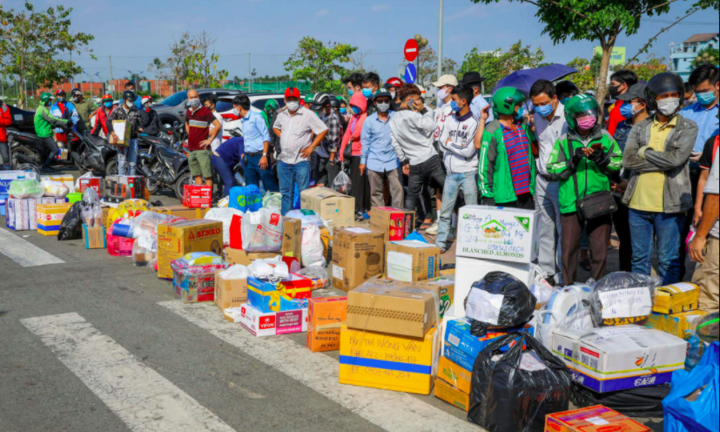 'Tiếp tế' cho người cách ly: Thiếu suy nghĩ, văn hoá tối thiểu