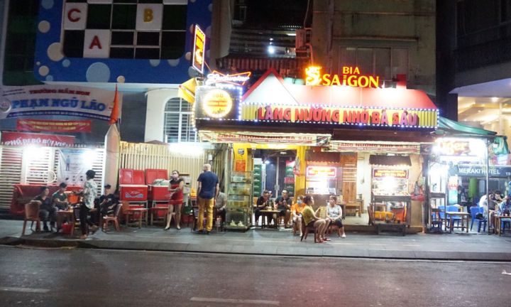 Quán ăn ở TP.HCM và Hội An được mở cửa, không phục vụ quá 30 người cùng lúc