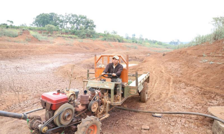Video: Hồ thủy lợi ở Đắk Lắk cạn trơ đáy do hạn hán kéo dài