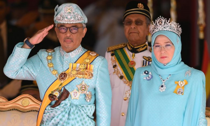 7 nhân viên Hoàng gia nhiễm virus corona, Vua và Hoàng hậu Malaysia tự cách ly 