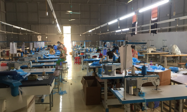 Công an mật phục nhiều ngày, thu giữ hàng nghìn khẩu trang không phép 