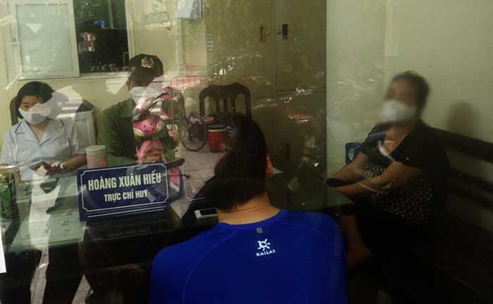 Cố tình không đeo khẩu trang, 4 người đi tập thể dục bị mời lên phường