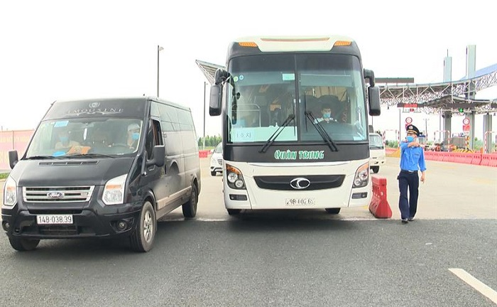 Quảng Ninh dừng xe buýt, taxi 2 tuần để phòng lây lan Covid-19