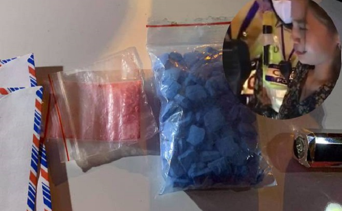 Người phụ nữ trên xe Audi mang 97 viên thuốc lắc