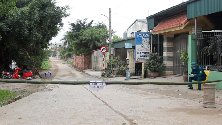 Video: Hà Nội khoanh vùng 3 thôn của một xã vì có người dương tính với Covid-19