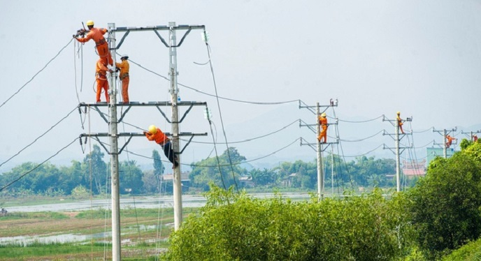 Kiến nghị giảm giá điện sau khi giá xăng xuống thấp kỷ lục