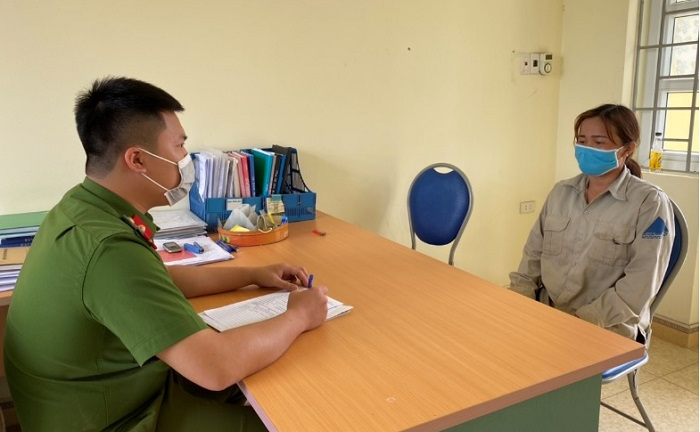Xử phạt 11 công nhân không đeo khẩu trang nơi công cộng