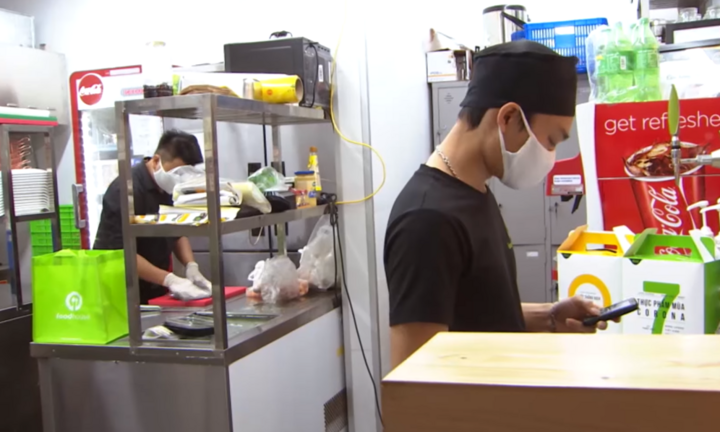 Video: Các cửa hàng kinh doanh vượt khó sau lệnh đóng cửa ra sao?