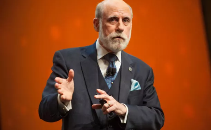 'Cha đẻ' Internet mắc Covid-19