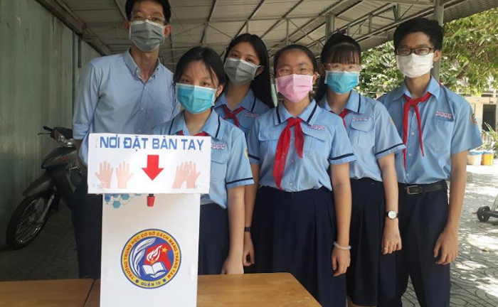 Video: Học sinh lớp 9 sáng chế máy rửa tay tự động giá chỉ 350.000 đồng