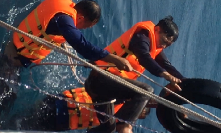 Trung Quốc đâm chìm tàu, bắt ngư dân Việt Nam: Hành vi ngang ngược, vô nhân đạo