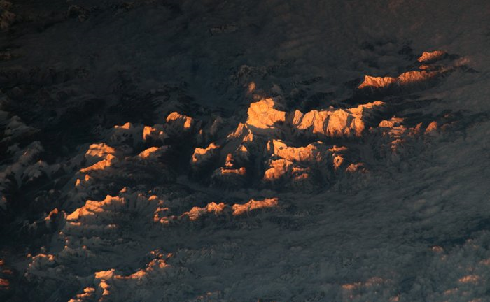 Hình ảnh tuyệt đẹp chụp lại đỉnh núi hùng vĩ của dãy Himalaya từ không gian