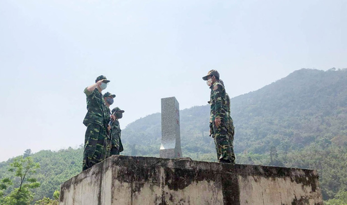  'Bao giờ hết dịch, ba về đưa con đi chữa bệnh'