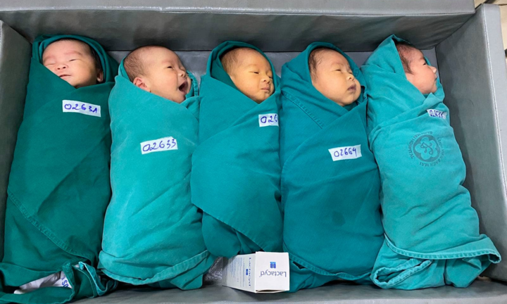 5 thiên thần nhỏ chào đời trong khu cách ly Bệnh viện Bạch Mai