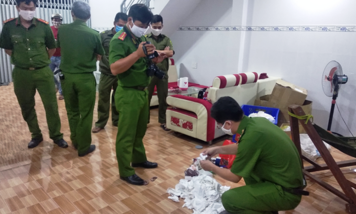 Truy tìm kẻ liên quan vụ tái chế 100 nghìn khẩu trang y tế bẩn ở Long An