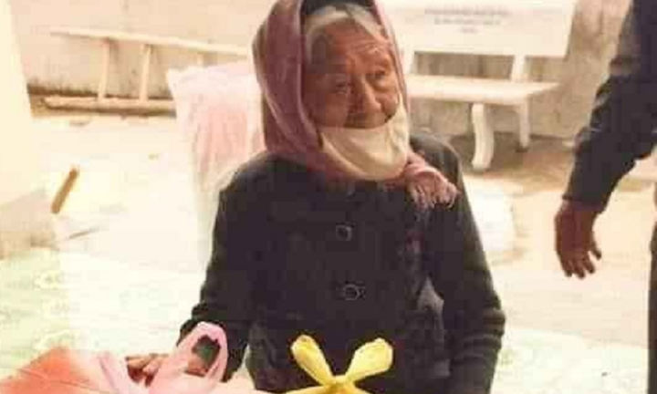 Chống dịch Covid-19: Xúc động với món quà đặc biệt của các cụ bà cao tuổi