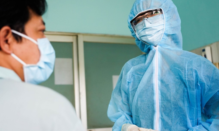 Giây phút sinh tử của bệnh nhân mắc Covid-19 nặng ở Trung Quốc