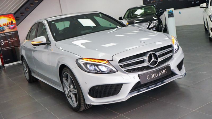 Xe sang hàng trưng bày thanh lý giảm hơn 400 triệu đồng