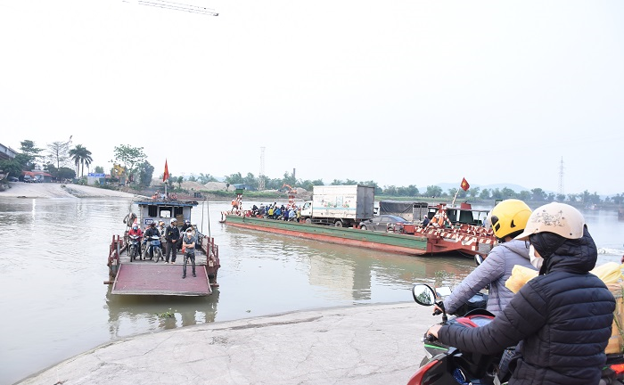 Hải Dương: Bến phà Tuần Mây hết cảnh trăm người chen chân giữa đại dịch Covid-19