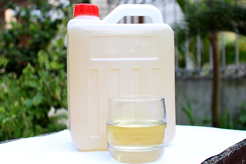 Phạt nam thanh niên tiếp tế 5 lít rượu cho người cách ly