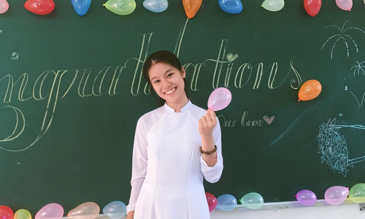 Nữ sinh lớp 11 'bắn tiếng Anh như gió' tuyên truyền phòng chống COVID-19