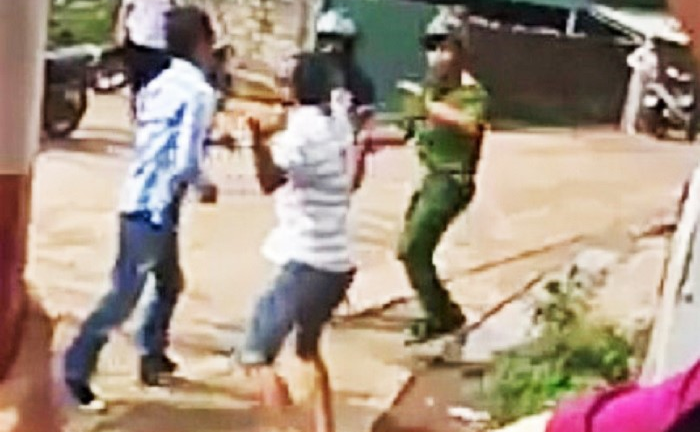 Bắt giam kẻ đánh công an tại chốt kiểm dịch COVID-19