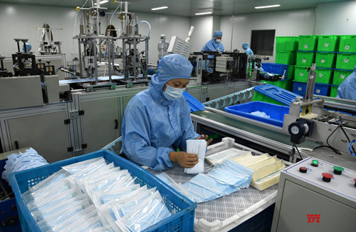 Thủ tướng: COVID-19 là thời cơ để xuất khẩu khẩu trang