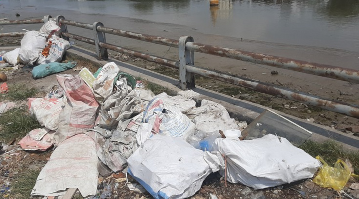 Kênh Tẻ TP.HCM ngập ngụa rác thải