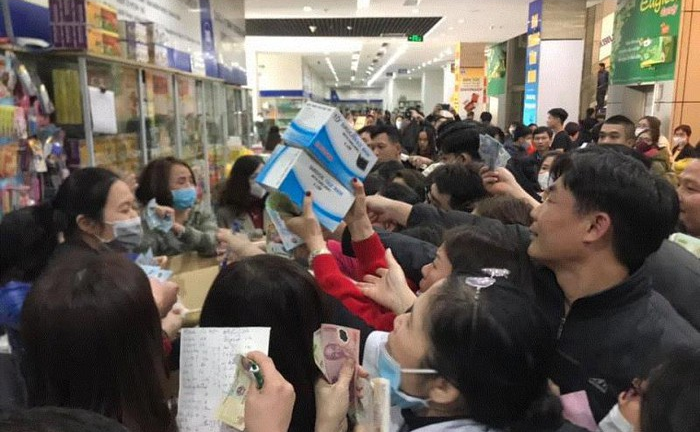 TP.HCM đưa khẩu trang, nước sát khuẩn vào diện hàng bình ổn thị trường